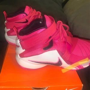 Kevin Durant gym shoes